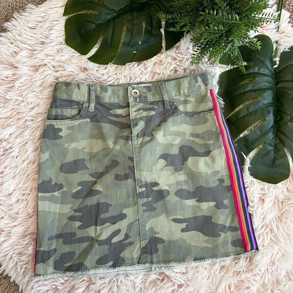 Childrens Place NWT Camo Green Denim Skirt With Rainbow Side Stripe Ribbon Sz 8